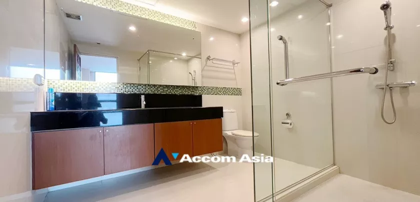 29  3 br Condominium For Sale in Ploenchit ,Bangkok BTS Chitlom at Somkid Gardens AA33297