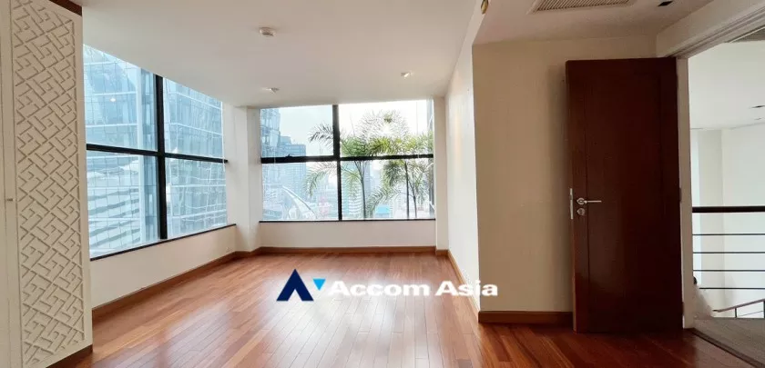 24  3 br Condominium For Sale in Ploenchit ,Bangkok BTS Chitlom at Somkid Gardens AA33297