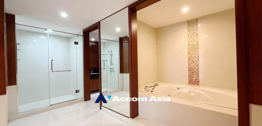 22  3 br Condominium For Sale in Ploenchit ,Bangkok BTS Chitlom at Somkid Gardens AA33297