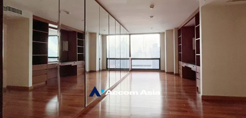 21  3 br Condominium For Sale in Ploenchit ,Bangkok BTS Chitlom at Somkid Gardens AA33297