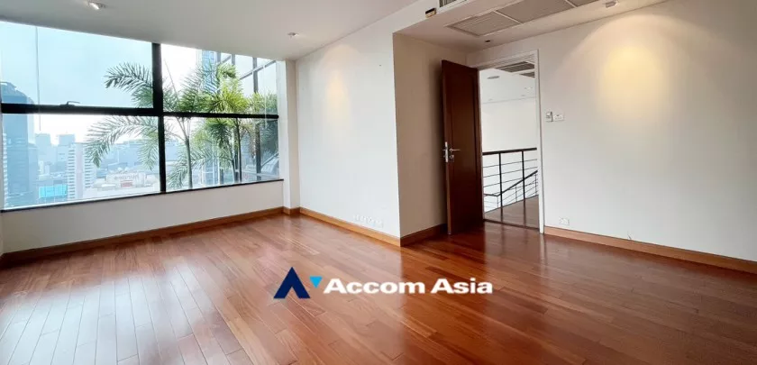 20  3 br Condominium For Sale in Ploenchit ,Bangkok BTS Chitlom at Somkid Gardens AA33297