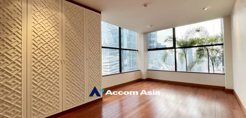 23  3 br Condominium For Sale in Ploenchit ,Bangkok BTS Chitlom at Somkid Gardens AA33297