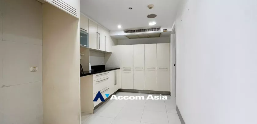 15  3 br Condominium For Sale in Ploenchit ,Bangkok BTS Chitlom at Somkid Gardens AA33297