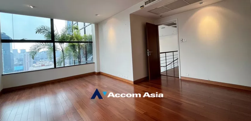 25  3 br Condominium For Sale in Ploenchit ,Bangkok BTS Chitlom at Somkid Gardens AA33297