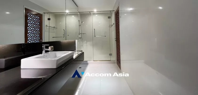 26  3 br Condominium For Sale in Ploenchit ,Bangkok BTS Chitlom at Somkid Gardens AA33297