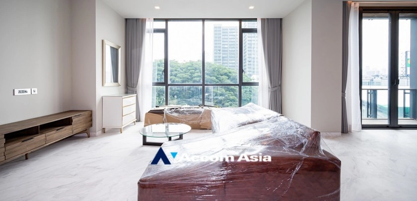 unitPet friendly | Chic condominium with warm finishes and skyline view (AA33301)