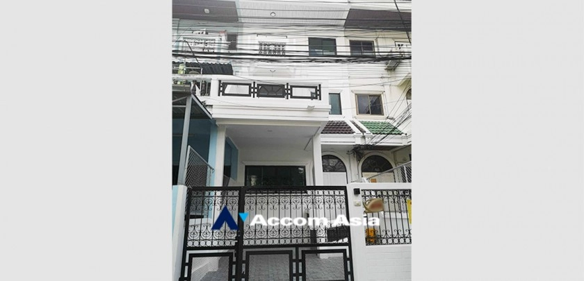  2  2 br Townhouse for rent and sale in ratchadapisek ,Bangkok MRT Thailand Cultural Center AA33302