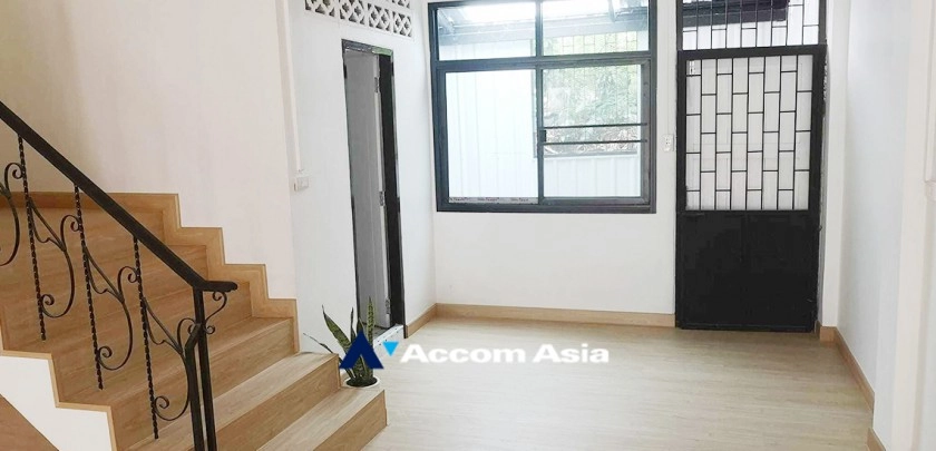 6  2 br Townhouse for rent and sale in ratchadapisek ,Bangkok MRT Thailand Cultural Center AA33302