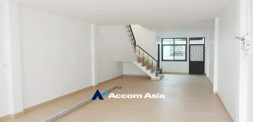 5  2 br Townhouse for rent and sale in ratchadapisek ,Bangkok MRT Thailand Cultural Center AA33302