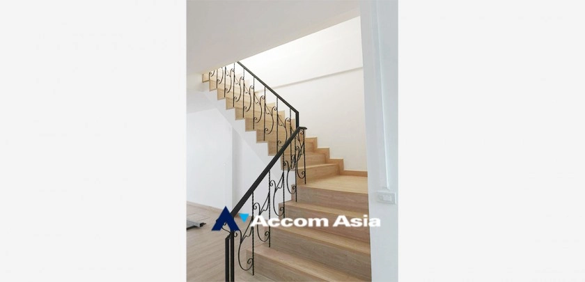 4  2 br Townhouse for rent and sale in ratchadapisek ,Bangkok MRT Thailand Cultural Center AA33302