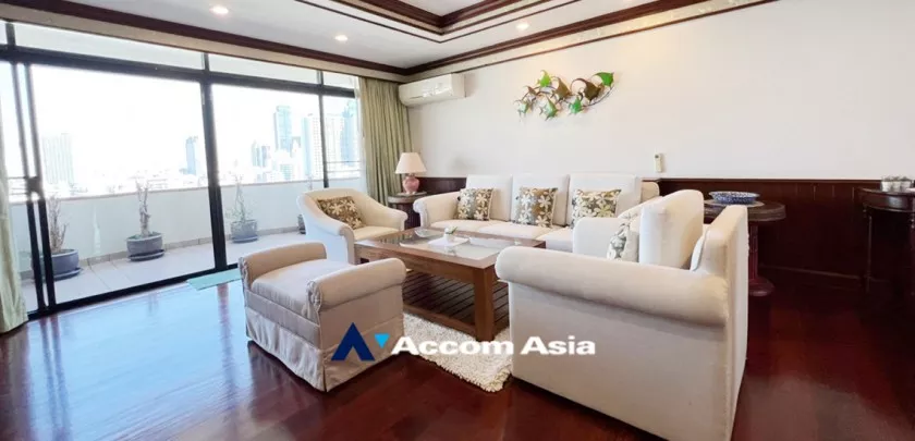  3 Bedrooms  Apartment For Rent in Sukhumvit, Bangkok  near BTS Thong Lo (AA33312)