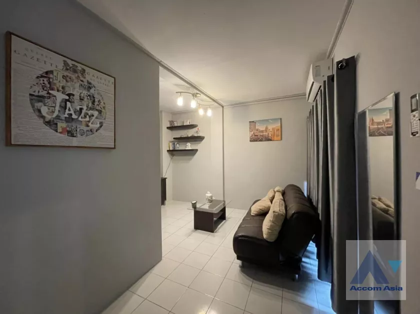unit 5 Bedrooms  Townhouse For Rent in Ratchadaphisek, Bangkok  near MRT Sutthisan (AA33316)