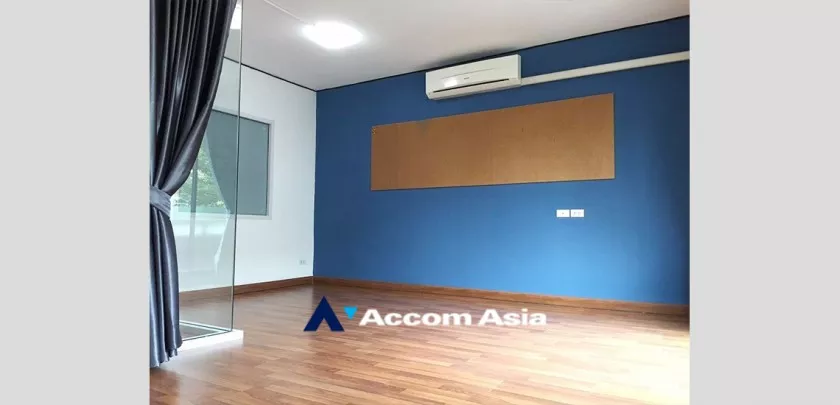 Home Office, Pet friendly |  6 Bedrooms  Townhouse For Rent in Pattanakarn, Bangkok  near BTS On Nut (AA33317)
