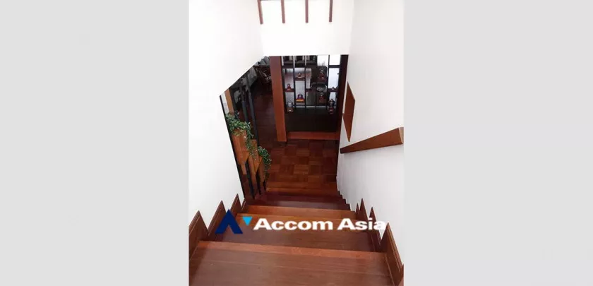 23  3 br House For Rent in phaholyothin ,Bangkok BTS Victory Monument AA33319