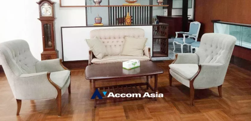 6  3 br House For Rent in phaholyothin ,Bangkok BTS Victory Monument AA33319