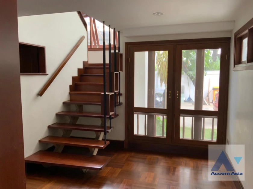 4  3 br House For Rent in New Phetchaburi ,Bangkok BTS Victory Monument AA33319