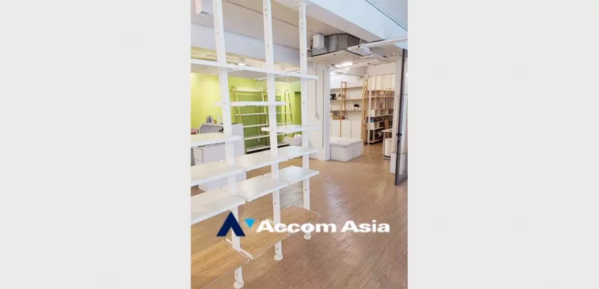 unit Retail / showroom For Rent in Sukhumvit, Bangkok  near BTS Phra khanong (AA33329)