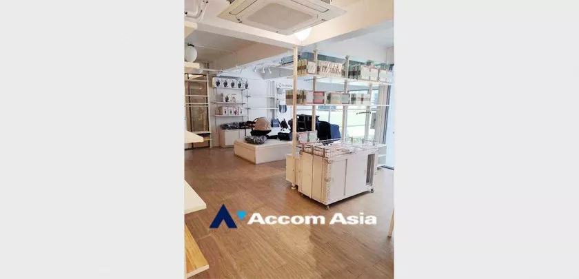  Retail / showroom For Rent in Sukhumvit, Bangkok  near BTS Phra khanong (AA33329)