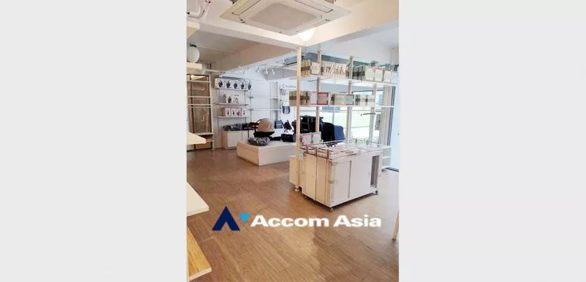  2  Retail / Showroom For Rent in Sukhumvit ,Bangkok BTS Phra khanong AA33329
