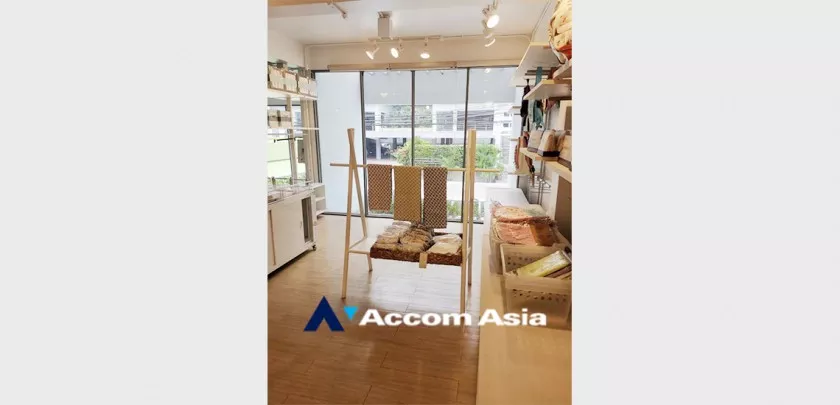  1  Retail / Showroom For Rent in sukhumvit ,Bangkok BTS Phra khanong AA33329