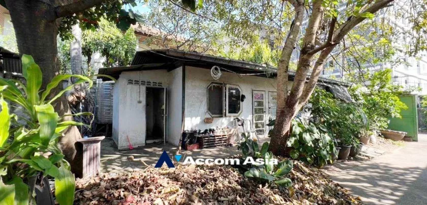  2  Land For Sale in Pattanakarn ,Bangkok BTS On Nut AA33356