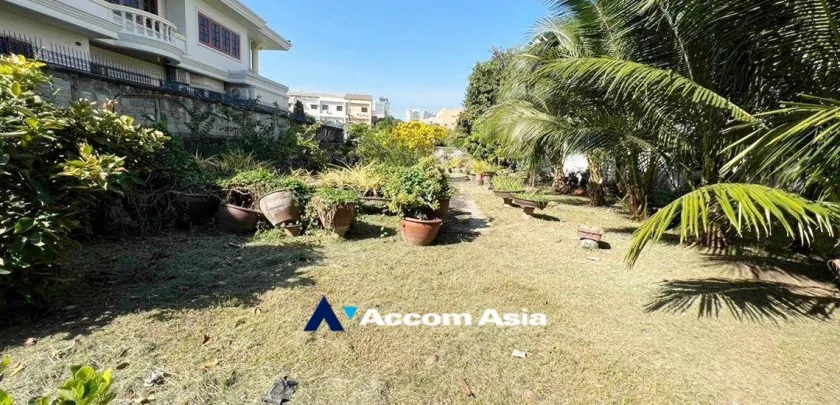  1  Land For Sale in pattanakarn ,Bangkok BTS On Nut AA33357