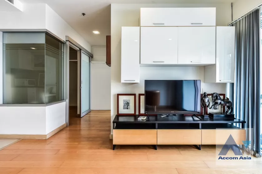 unit 2 Bedrooms  Condominium For Sale in Silom, Bangkok  near BTS Sala Daeng - MRT Sam Yan (AA33359)