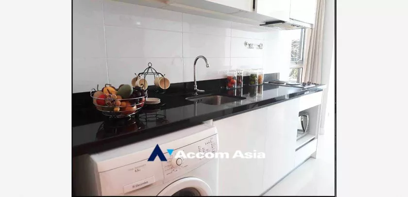 Huge Terrace |  2 Bedrooms  Condominium For Rent in Sukhumvit, Bangkok  near BTS Phra khanong (AA33384)