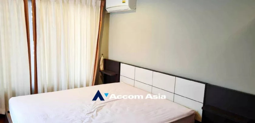  2 Bedrooms  Condominium For Rent in Pattanakarn, Bangkok  near BTS Nana (AA33386)