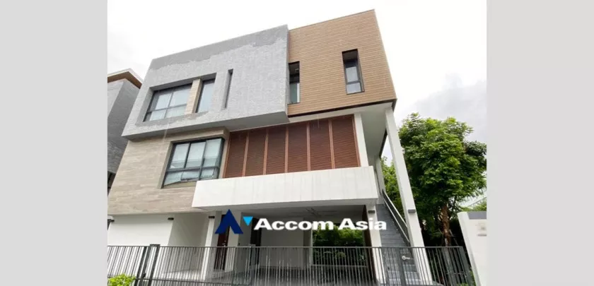  2  5 br House for rent and sale in Ratchadapisek ,Bangkok MRT Thailand Cultural Center at Parc Priva Ratchadapisek AA33396