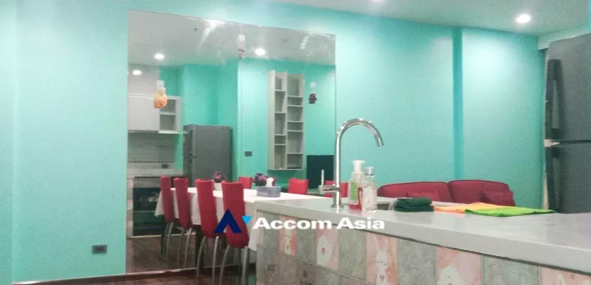  2 Bedrooms  Condominium For Sale in Sukhumvit, Bangkok  near BTS Phra khanong (AA33398)