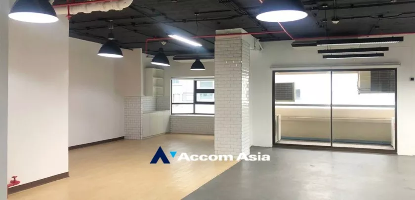  Office space For Rent in Ploenchit, Bangkok  (AA33408)