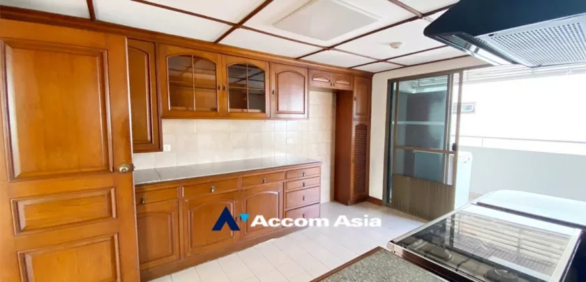  1  3 br Apartment For Rent in Sukhumvit ,Bangkok BTS Phrom Phong at Greenery garden and privacy AA33410