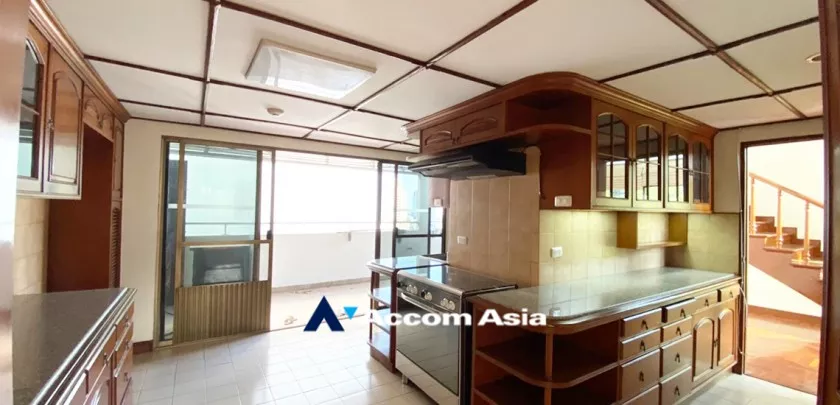 5  3 br Apartment For Rent in Sukhumvit ,Bangkok BTS Phrom Phong at Greenery garden and privacy AA33410