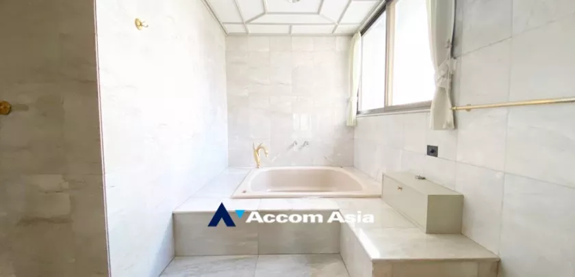 17  3 br Apartment For Rent in Sukhumvit ,Bangkok BTS Phrom Phong at Greenery garden and privacy AA33410