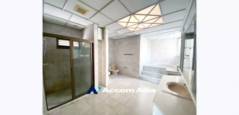 18  3 br Apartment For Rent in Sukhumvit ,Bangkok BTS Phrom Phong at Greenery garden and privacy AA33410