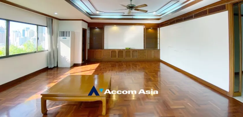  1  3 br Apartment For Rent in Sukhumvit ,Bangkok BTS Phrom Phong at Greenery garden and privacy AA33410