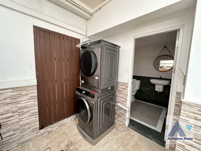 12  3 br House for rent and sale in Sukhumvit ,Bangkok BTS Phrom Phong AA33415