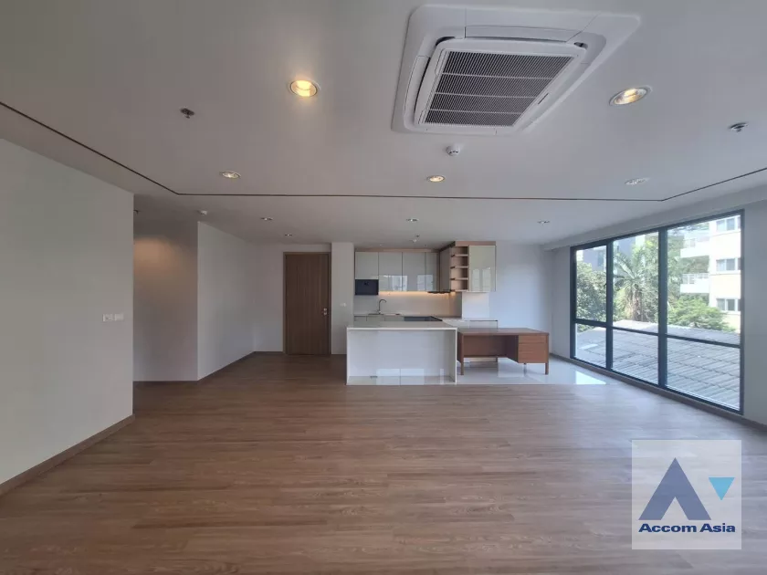 unitPet friendly |  3 Bedrooms  Apartment For Rent in Sathorn, Bangkok  near BTS Chong Nonsi (AA33430)