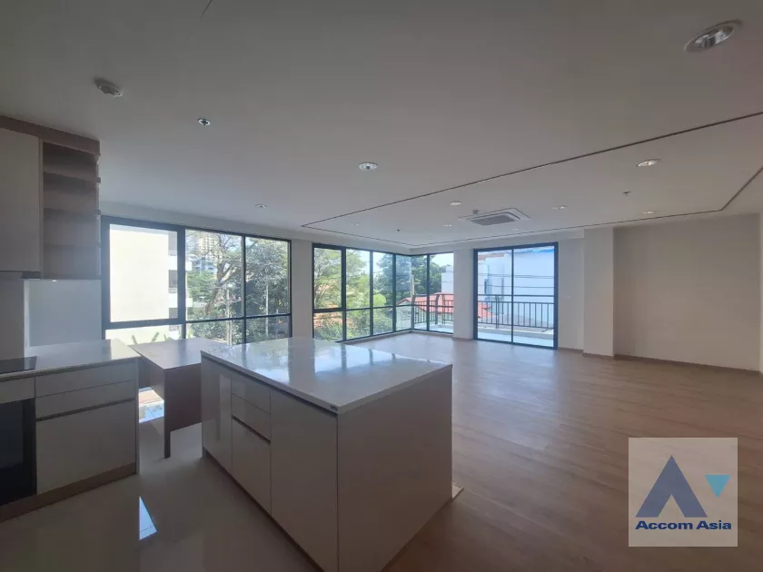 Pet friendly |  Luxury Designed in Prime Area Apartment  3 Bedroom for Rent BTS Chong Nonsi in Sathorn Bangkok