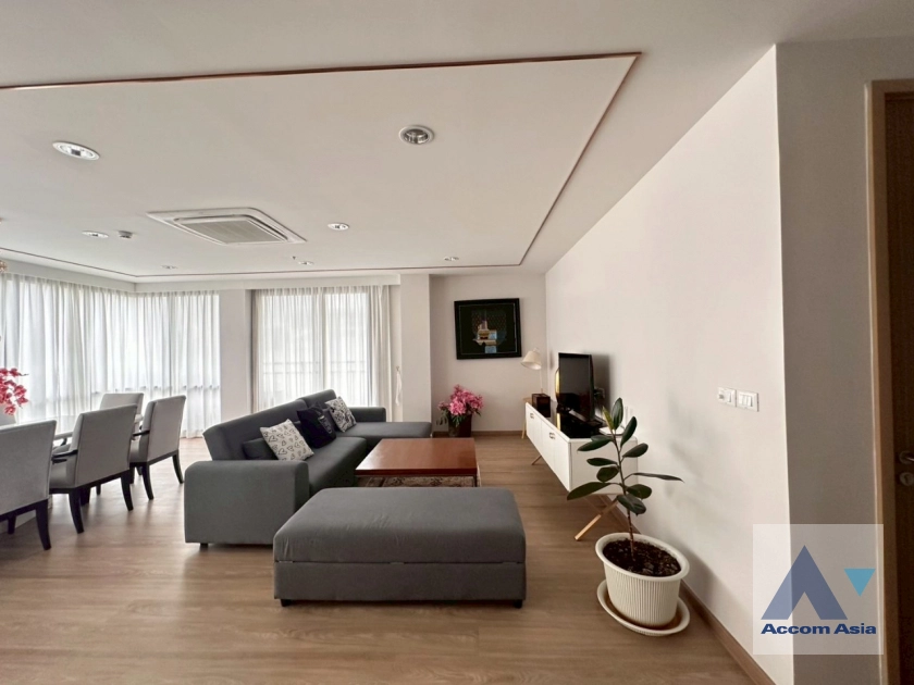 unitPet friendly |  4 Bedrooms  Apartment For Rent & Sale in Sathorn, Bangkok  near BTS Chong Nonsi (AA33434)