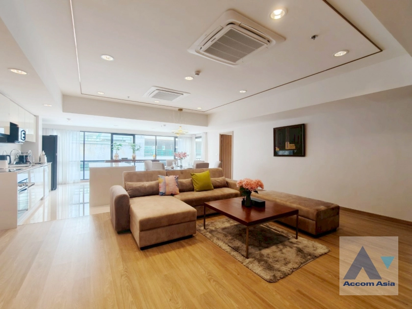unitPet friendly |  3 Bedrooms  Apartment For Rent in Sathorn, Bangkok  near BTS Chong Nonsi (AA33437)