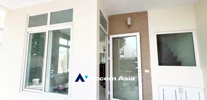  5 Bedrooms  Townhouse For Rent in Sathorn, Bangkok  near BRT Wat Dan (AA33445)