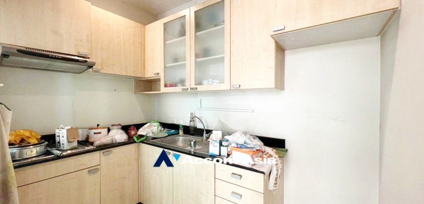 unit 5 Bedrooms  Townhouse For Rent in Sathorn, Bangkok  near BRT Wat Dan (AA33445)