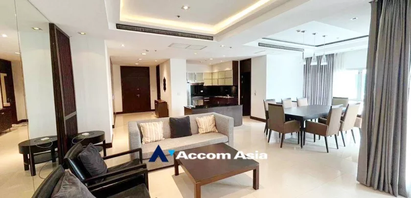  3 Bedrooms  Apartment For Rent in Ploenchit, Bangkok  near BTS Ploenchit (AA33450)