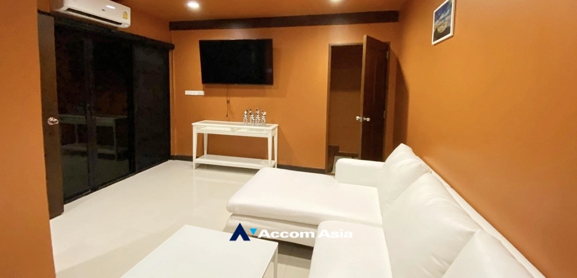 unit Warm-tone condo with terrace access and wood interiors in Sathorn (AA33457)