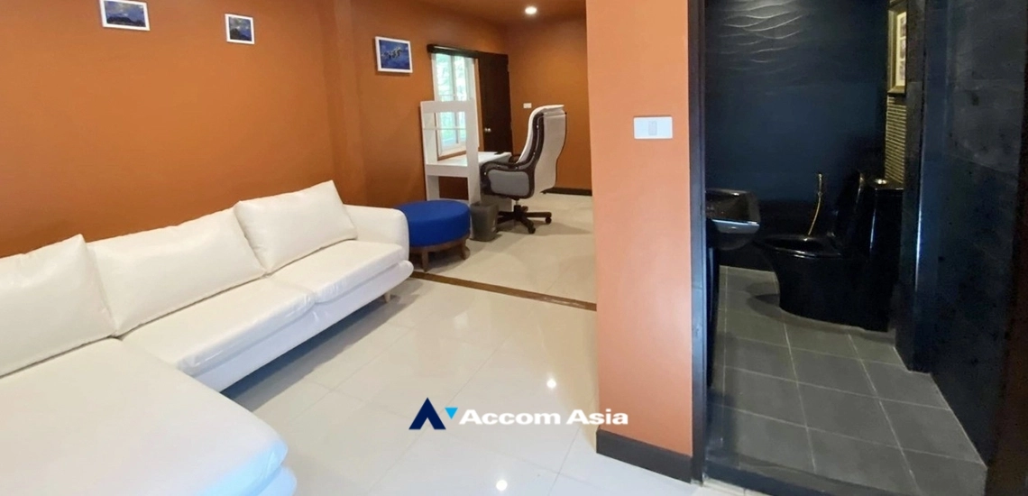 unit Warm-tone condo with terrace access and wood interiors in Sathorn (AA33457)