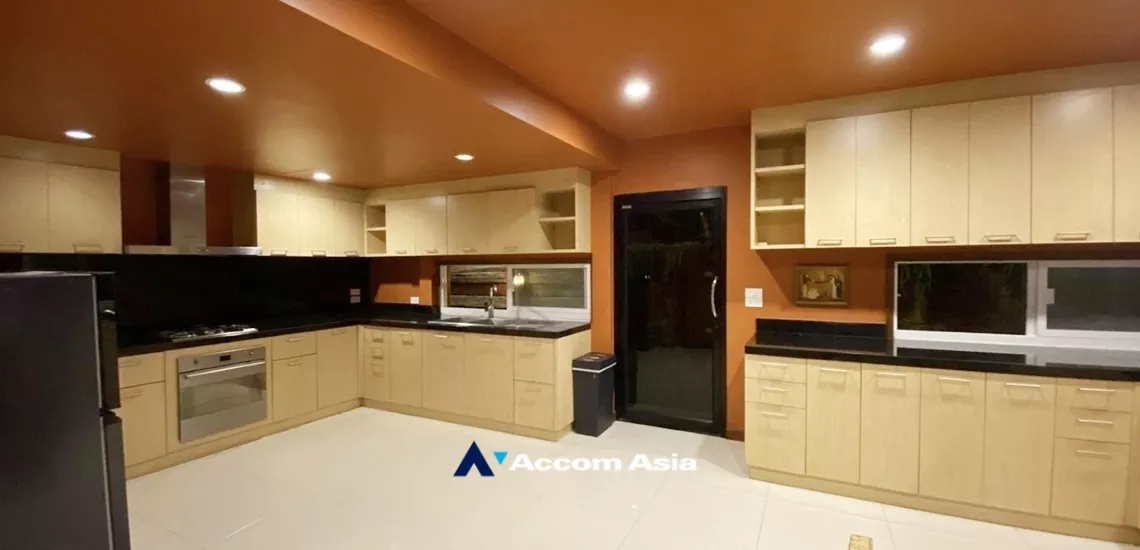 6  3 br House For Rent in sathorn ,Bangkok MRT Lumphini AA33457