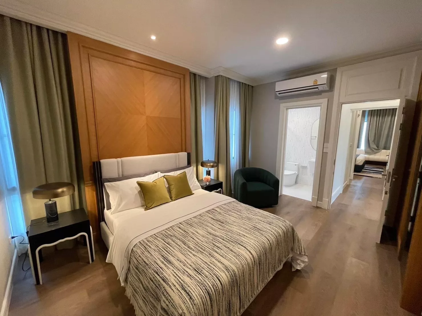 unitFully Furnished, Garden |  5 Bedrooms  House For Sale in Pattanakarn, Bangkok  near ARL Ban Thap Chang (AA33468)