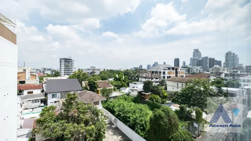 Duplex Condo, Pet friendly |  5 Bedrooms  Condominium For Sale in Sukhumvit, Bangkok  near BTS Ekkamai - BTS Phra khanong (AA33476)